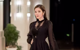 Lý Nhã Kỳ nổi bật bên dàn người đẹp 