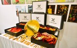 NTK Đỗ Trịnh Hoài Nam mang nón dát vàng sang Úc