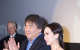 Hà Phương  trao giải cho 