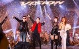 Mỹ Tâm trình diễn 