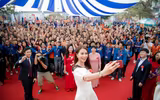 Phạm Hương nhảy flashmob cùng hàng nghìn sinh viên