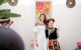 Phạm Hương nhảy flashmob cùng hàng nghìn sinh viên