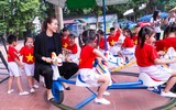 Phạm Hương nhảy flashmob cùng hàng nghìn sinh viên