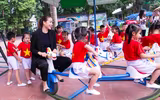 Phạm Hương nhảy flashmob cùng hàng nghìn sinh viên