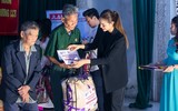 Phạm Hương nhảy flashmob cùng hàng nghìn sinh viên