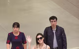 Trở về từ Miss World, Mỹ Linh đeo kính đen che mắt thâm quầng