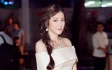Lý Nhã Kỳ hóa nàng Lọ Lem với bộ váy khoe vai trần gợi cảm