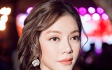 Lý Nhã Kỳ hóa nàng Lọ Lem với bộ váy khoe vai trần gợi cảm