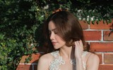 Bất ngờ mặc váy cưới, Hà Hồ khiến fans đứng ngồi không yên