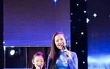 Hoa hậu Mỹ Linh trình diễn áo dài trong lễ bế mạc LHP Việt Nam 2017