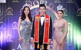 Khánh Ngân và Ngọc Tình cùng ngồi 