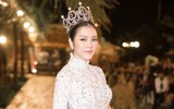 Lý Nhã Kỳ cùng Đàm Vĩnh Hưng đấu giá 2 bộ áo dài, thu về gần 1 tỷ đồng