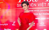 Huyền My dạy catwalk cho thí sinh 