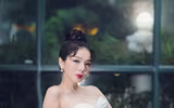 Lệ Quyên bất ngờ mặc váy cưới sau 7 năm kết hôn