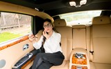 Lý Nhã Kỳ đẹp giản dị bên siêu xe 40 tỷ Rolls-Royce Ghost
