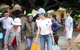 Lý Nhã Kỳ giản dị trong chuyến từ thiện ở Khánh Hòa