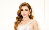 Á hậu Huyền My thận trọng khi mặc váy có đường cắt xẻ táo bạo
