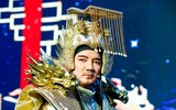Cận cảnh bộ long bào 
