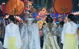 Cận cảnh bộ long bào 