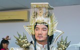 Cận cảnh bộ long bào 