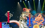 Cận cảnh bộ long bào 