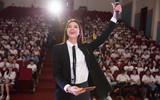 Phạm Hương cân nhắc lời mời tham dự một số cuộc thi nhan sắc lớn