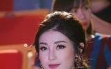 Á hậu Huyền My ngồi 