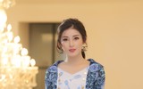Á hậu Huyền My ngồi 