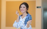 Á hậu Huyền My ngồi 