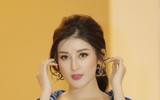 Á hậu Huyền My ngồi 