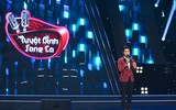 Đàm Vĩnh Hưng mừng sinh nhật Nguyên Khang trên sân khấu