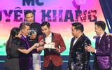 Đàm Vĩnh Hưng mừng sinh nhật Nguyên Khang trên sân khấu