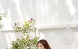 Lý Nhã Kỳ bất ngờ làm bà chủ quán cafe
