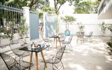 Lý Nhã Kỳ bất ngờ làm bà chủ quán cafe