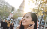 Tiểu Vy khoe vẻ đẹp mộc mạc và phong thái rạng ngời tại Paris