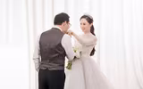 Lộ ảnh cưới của NSND Trung Hiếu và vợ 