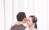 Lộ ảnh cưới của NSND Trung Hiếu và vợ 