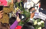 Những hình ảnh đáng xấu hổ khi đưa tiễn diễn viên Anh Vũ về nơi suối vàng