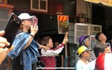 Những hình ảnh đáng xấu hổ khi đưa tiễn diễn viên Anh Vũ về nơi suối vàng