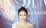 Hoa hậu Áo dài Tuyết Nga gây ấn tượng với trang phục xẻ cao táo bạo