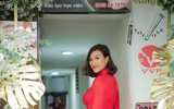 Chồng Tây tay trong tay bên Phương Mai trong lễ ăn hỏi