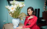 Chồng Tây tay trong tay bên Phương Mai trong lễ ăn hỏi