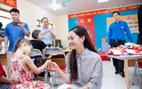 Vẻ đẹp giản dị của Hoa hậu Lương Thùy Linh khi về thăm trường cũ