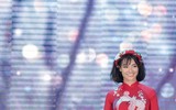 Hồng Quế đưa con gái lên sân khấu diễn áo dài cho bạn thân - Hoa hậu Ngọc Hân