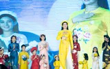 Hồng Quế đưa con gái lên sân khấu diễn áo dài cho bạn thân - Hoa hậu Ngọc Hân