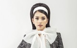 Hoa hậu Tiểu Vy đẹp bí ẩn khi hóa thân thành quý cô cổ điển