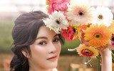 Khoảnh khắc đời thường của Lý Nhã Kỳ: hái hoa, thu hoạch rau củ quả