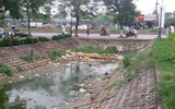 Hà Nội: Ô nhiễm khủng khiếp ở công viên hồ Đền Lừ