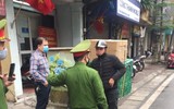 Hà Nội tiếp tục nhắc nhở, xử phạt nhiều trường hợp không đeo khẩu trang nơi công cộng