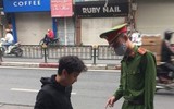 Hà Nội tiếp tục nhắc nhở, xử phạt nhiều trường hợp không đeo khẩu trang nơi công cộng